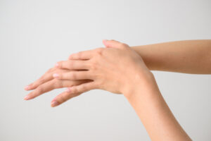 指先と手首のマッサージ